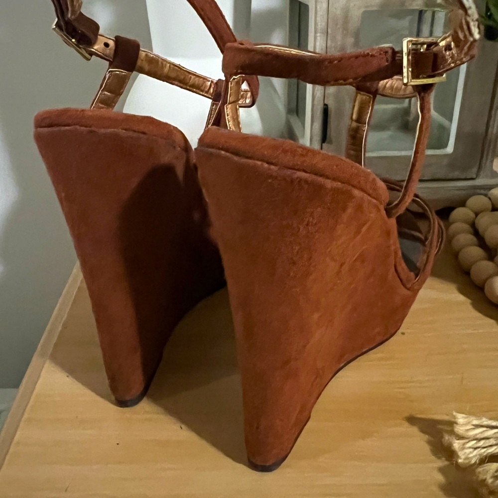 Colin Stuart Wedges - Picture 3 of 3